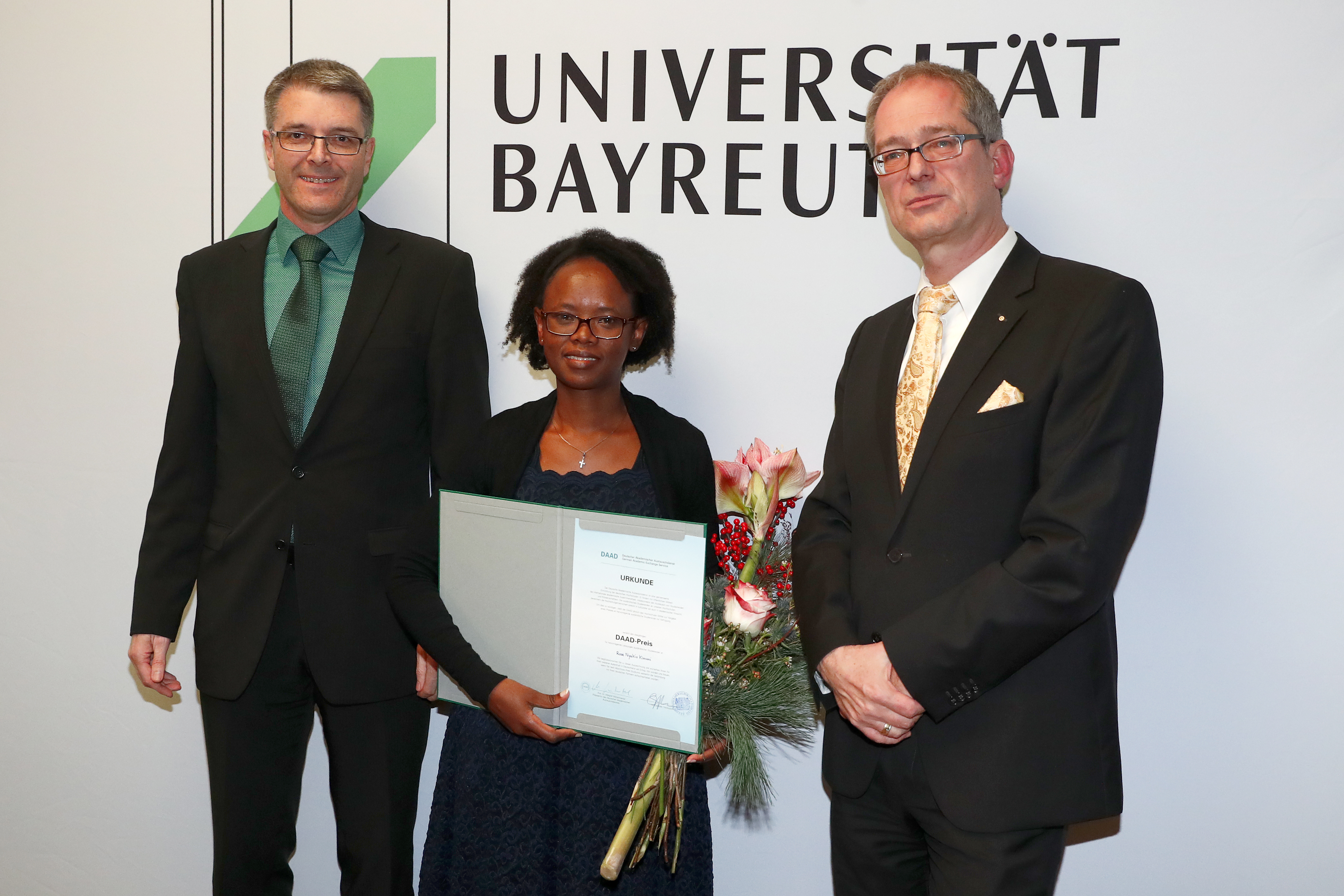 Verleihung des DAAD-Preises an Rose Nyakio Kimani durch Professor Dr. Thomas Scheibel