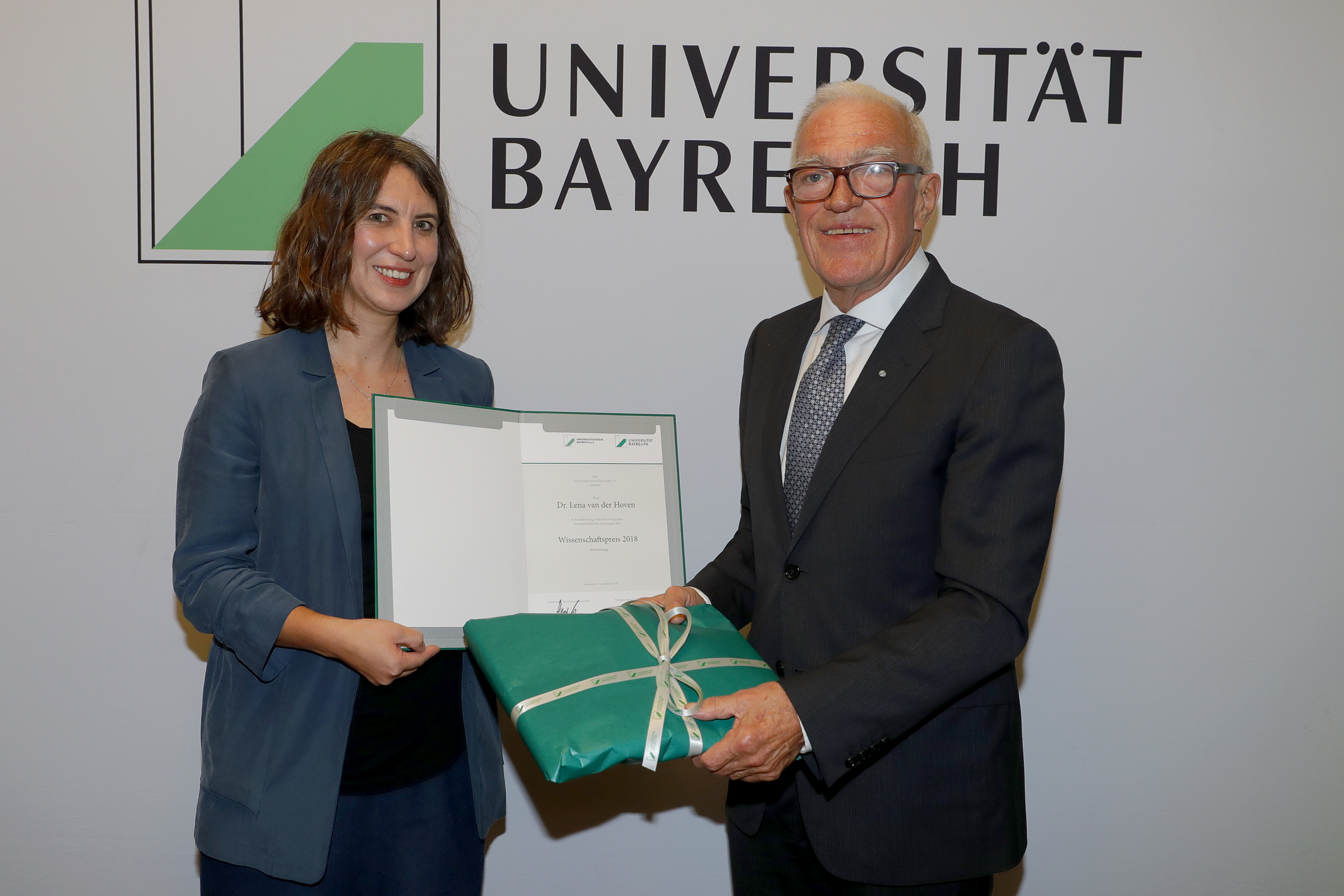 Verleihung des Wissenschaftspreises des Universitätsvereins Bayreuth e.V. an Dr. Lena van der Hoven