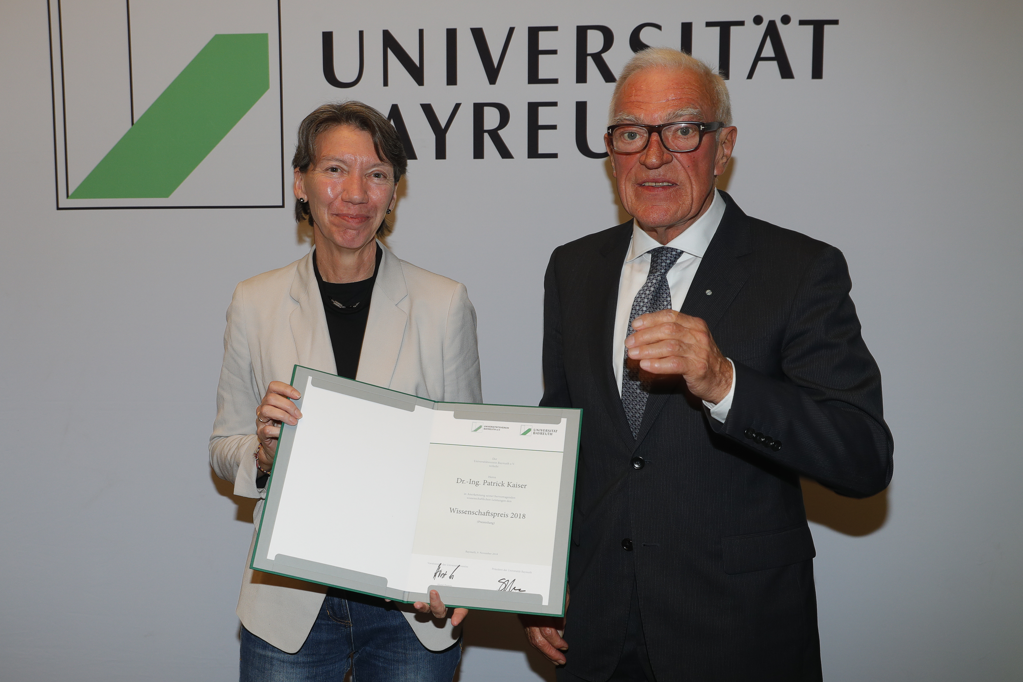 Verleihung des Wissenschaftspreises des Universitätsvereins Bayreuth e.V. an Dr.-Ing. Patrick Kaiser (vertreten durch Professorin Dr. Ruth Freitag)